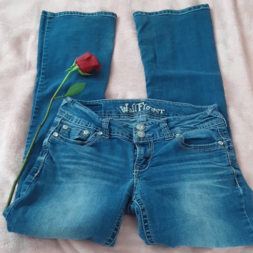 2/$15 Wallflower Jean's size 3 used for light work